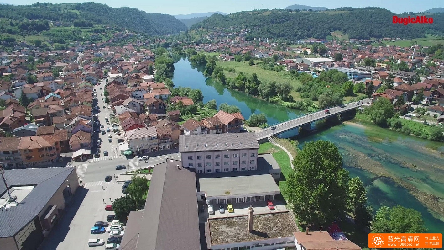 超清晰美丽村庄的河流4k风景视频免费下载