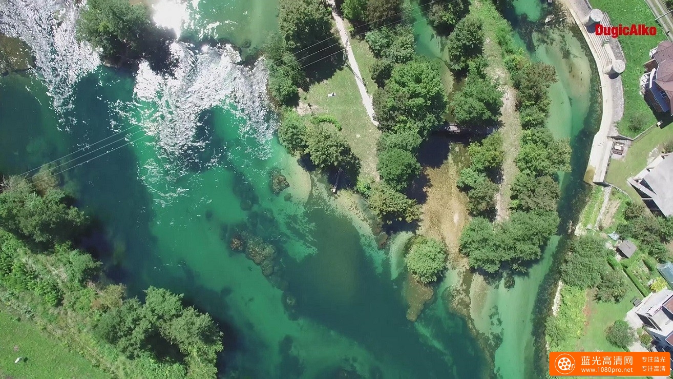 超清晰美丽村庄的河流4k风景视频免费下载